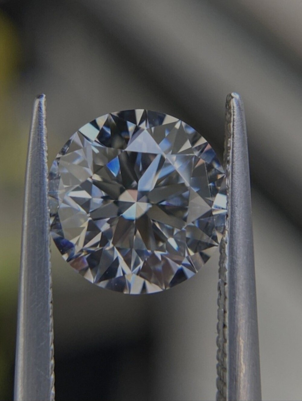 NEW Round Brilliant Cut White Diamond